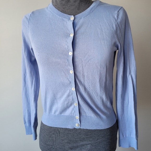 Gap Round Neck Button Front Cardigan - Picture 2 of 9